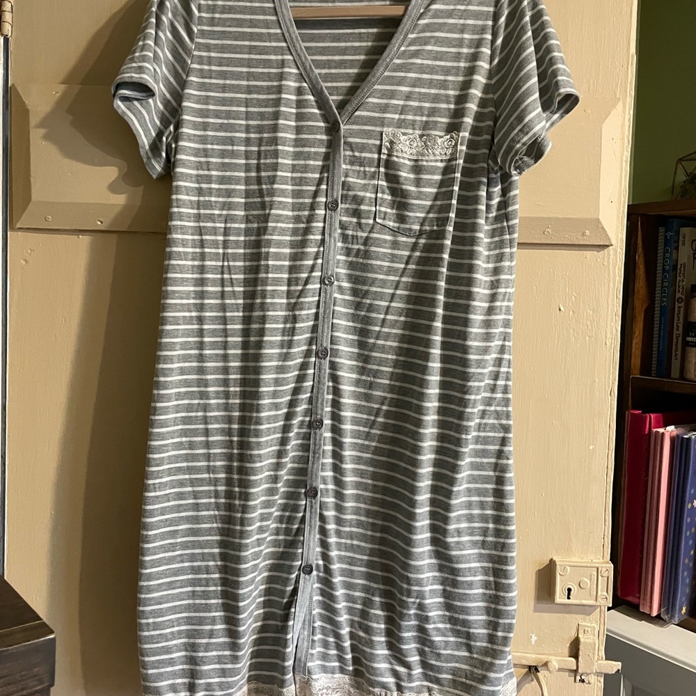Breastfeeding nightgown